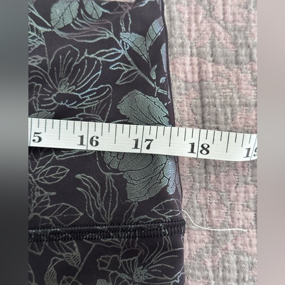 NWOT Lululemon Wunder Train High-Rise Tight 25" *Foil Logo Flourish Black - Picture 7 of 7
